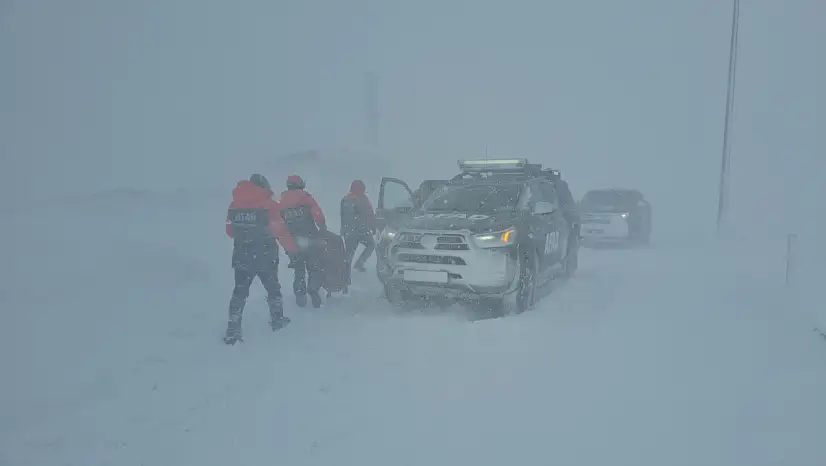 Erciyes yolunda tipi alarmı! Mahsur kalanlar var