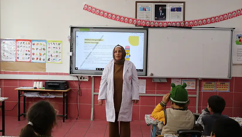 Erken teşhisle kanseri yendi, öğrencilerine kavuştu