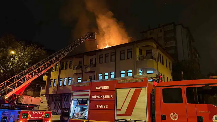 Kayseri'de öfkeli koca binayı ateşe verdi