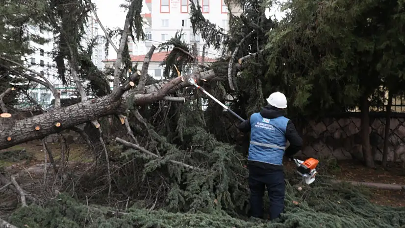 Fırtına sonrası Melikgazi'de hummalı çalışma
