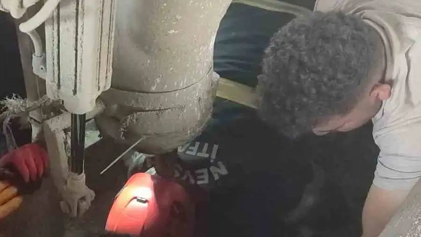 İşçi harç karma makinesine düştü!