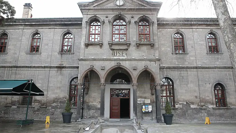Herkesin tanıdığı o ünlü isimler Kayseri Lisesi'nden mezun olmuş!