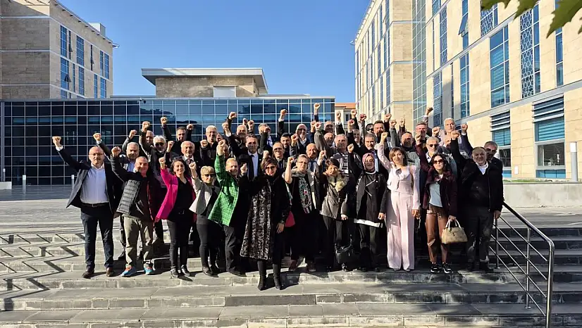 İYİ Parti'nin yeni yönetiminden yumruklu poz!