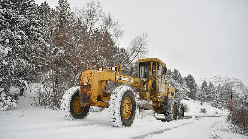 Kayseri Büyükşehir Belediyesi karla mücadele için harekete geçti!