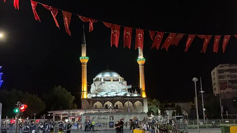 Kayseri'de saat 00.13'te tüm camilerden aynı anda yükseldi