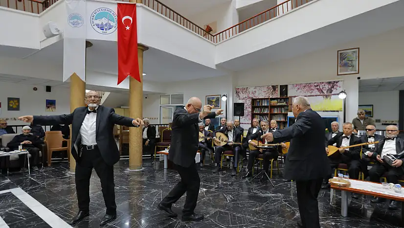 Kayseri'de 1 Ekim buluşması: Ulu çınarlar şarkılarla eğlendi