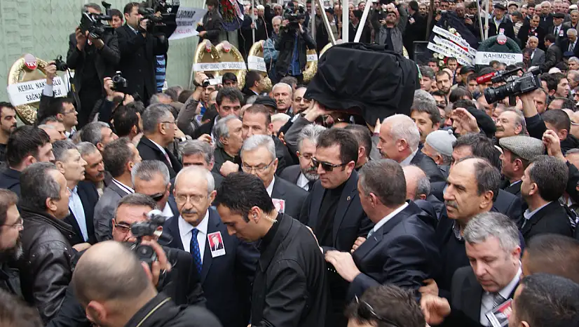 Kayseri'de 13 yıl önce 'Efsane Başkanın' cenaze töreninde neler yaşandı! İşte o tarihi günden geriye kalan fotoğraflar