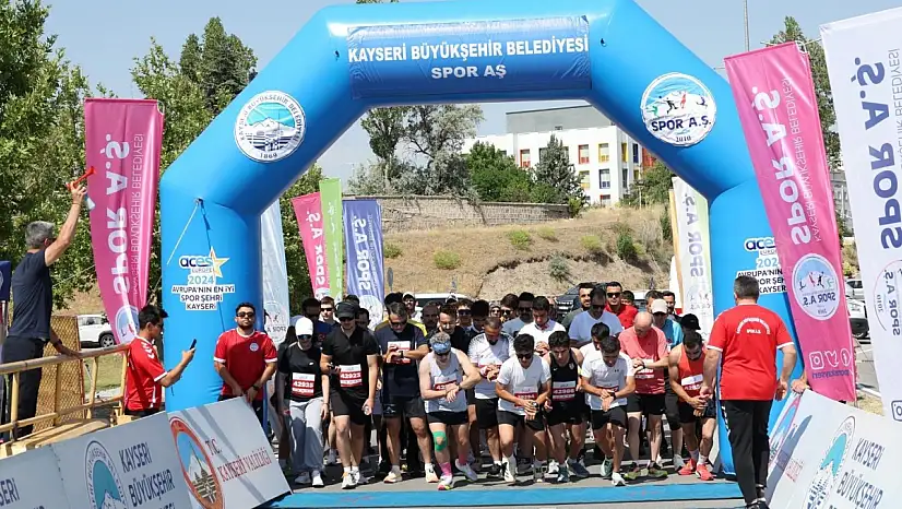 Kayseri'de 5 km'lik koşuya yoğun katılım!