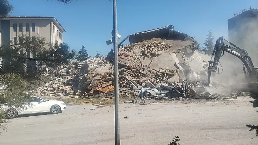 Kayseri'de 54 yıllık Müdürlük binası yok oldu!