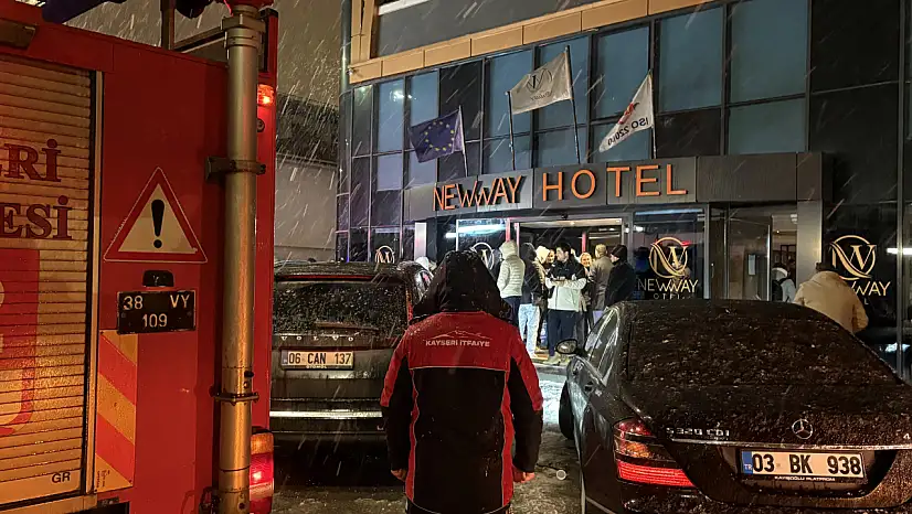 Kayseri'de 8 katlı otelde yangın