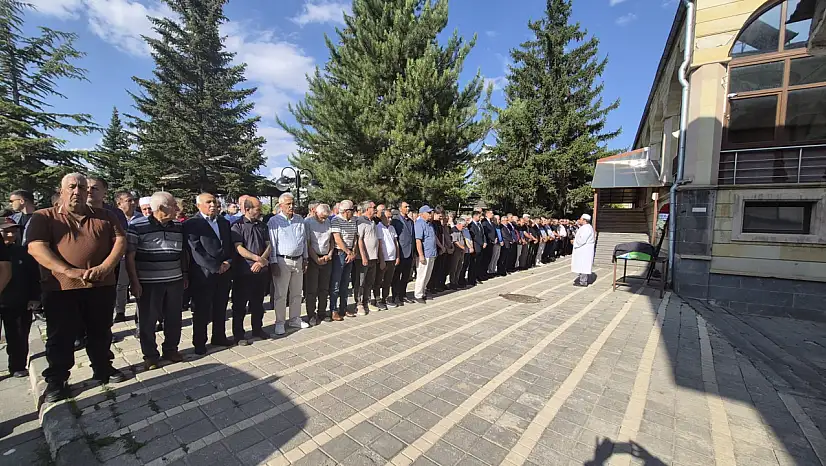 Kayseri'de Abdullah Arık'a son veda! Özgür Özel çelenk gönderdi