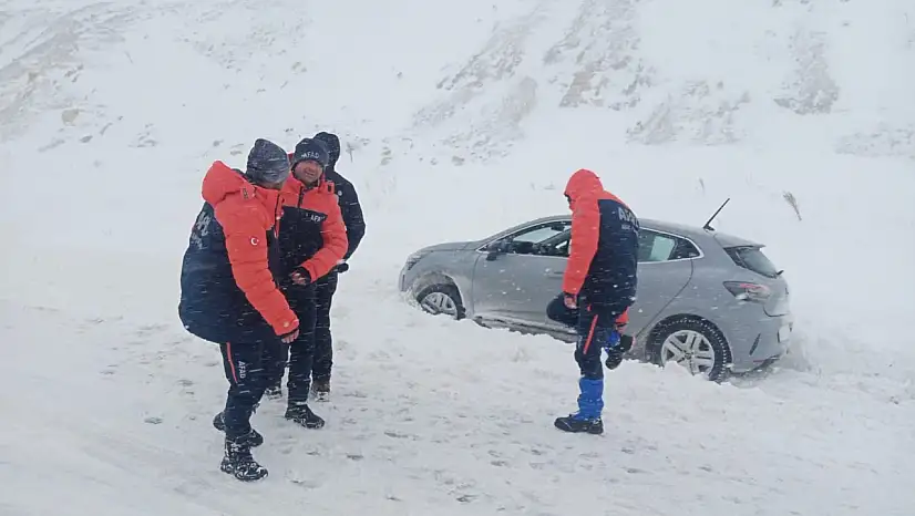 Kayseri'de araçlar mahsur kaldı!