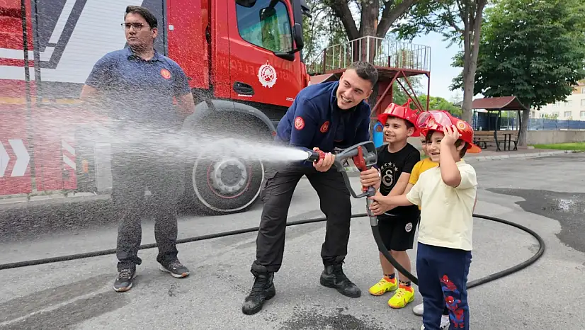 Kayseri'de anaokulu öğrencileri itfaiyeci oldu