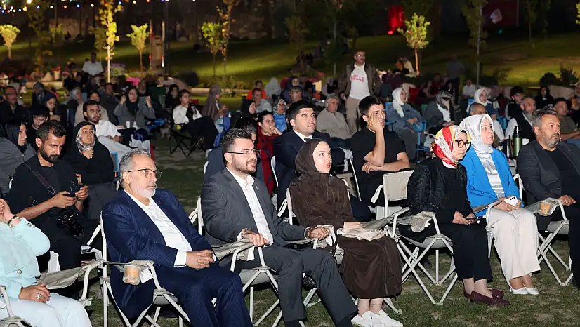 Kayseri'de 'Asırlık Gece' finaline yoğun ilgi! Vatandaşlar açık havada izledi