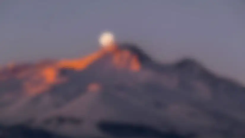 Kayseri'de bu manzarayı görenler telefona sarıldı! Ay ile birleşti