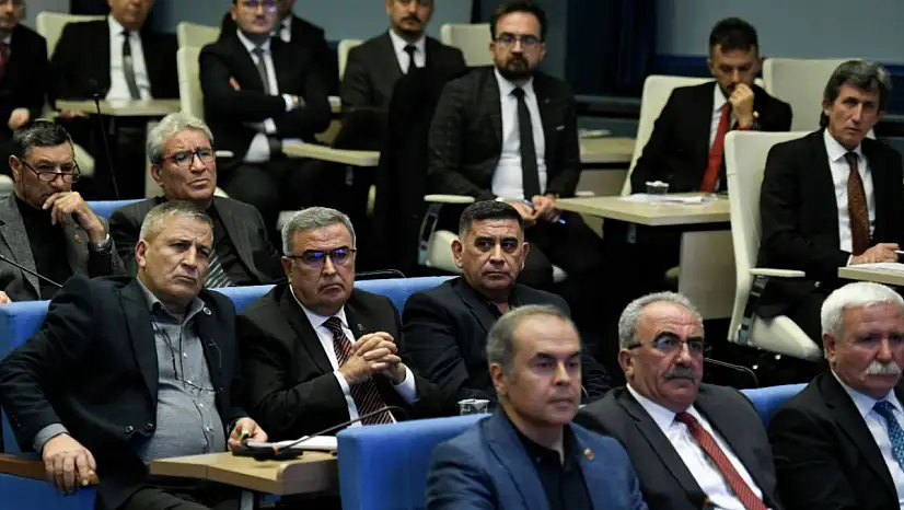 Kayseri'de 'Çekimser oy' tartışması alevlendi! O isme 'İstifa et' çağrısı: Yaptığı inşaatlar, sahibi olduğu arsalar incelenmeli!