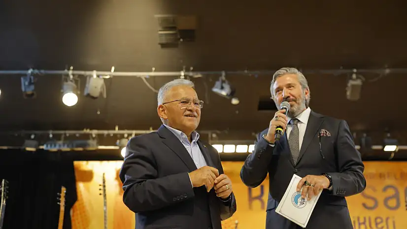 Kayseri'de çocuklar sahne aldı: Büyükşehir Konservatuarı Yaz Okulu sona erdi!