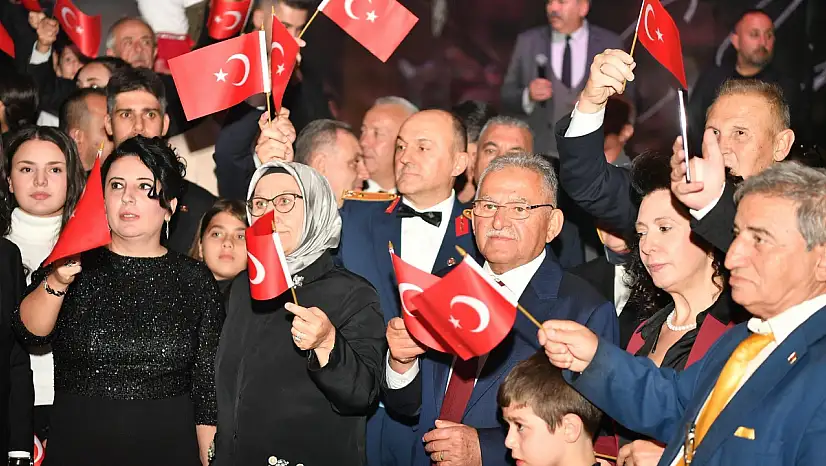 Kayseri'de Cumhuriyet Bayramı coşkusu! Başkan Büyükkılıç'da resepsiyona katıldı