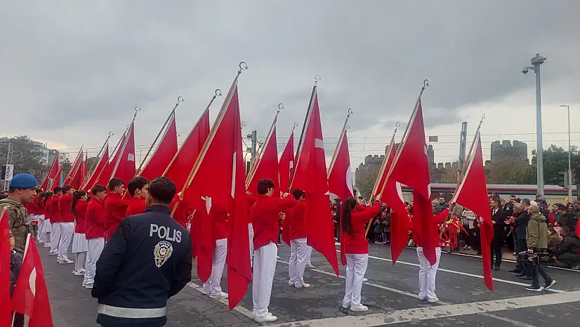 Kayseri'de bugün herkes Cumhuriyet Meydanı'na akın etti!