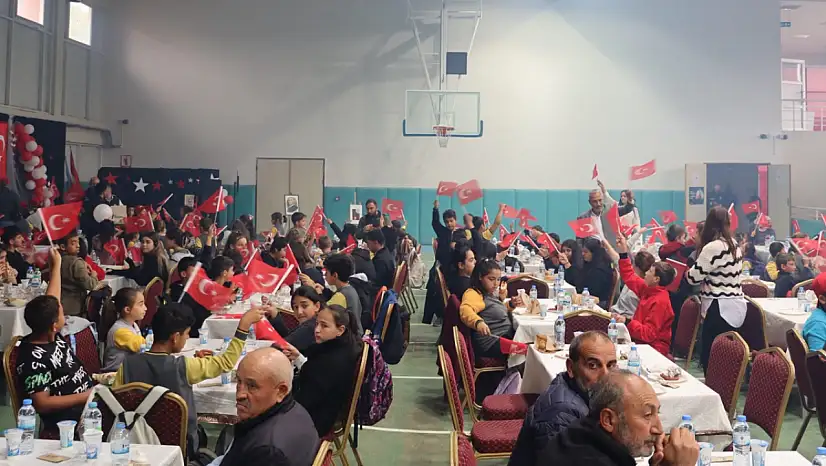 Kayseri'de Cumhuriyet sofrası: Öğrenciler ve protokol buluştu