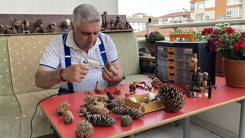 Kayseri'de doğadan topladığı malzemelerle kendi atölyesini kurdu