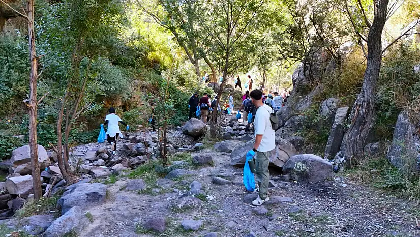 Kayseri'de doğaya nefes oldular! Kırlangıç Vadisi'nde 500 kilo çöp toplandı