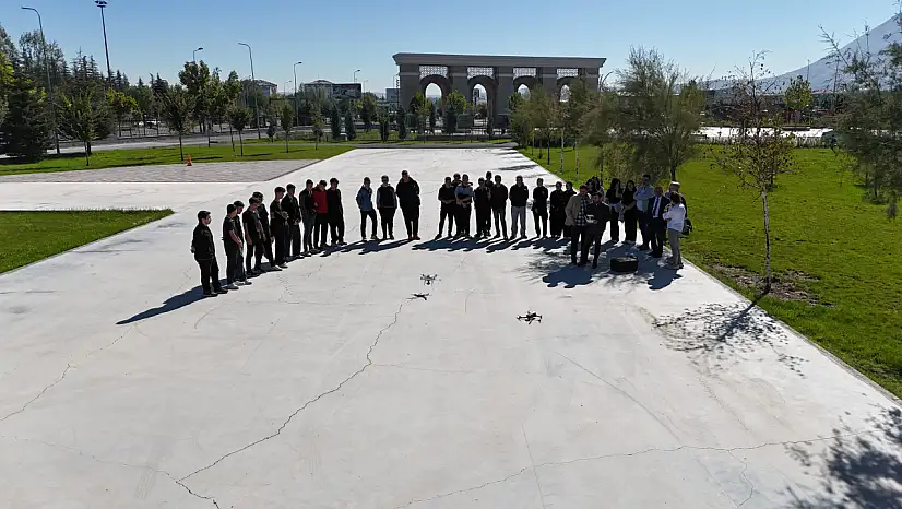 Kayseri'de drone bu kez öğrenciler için havalandı!