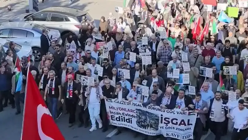 Kayseri'de Filistin yürüyüşü! 12 kefenli bebek maketi bırakıldı