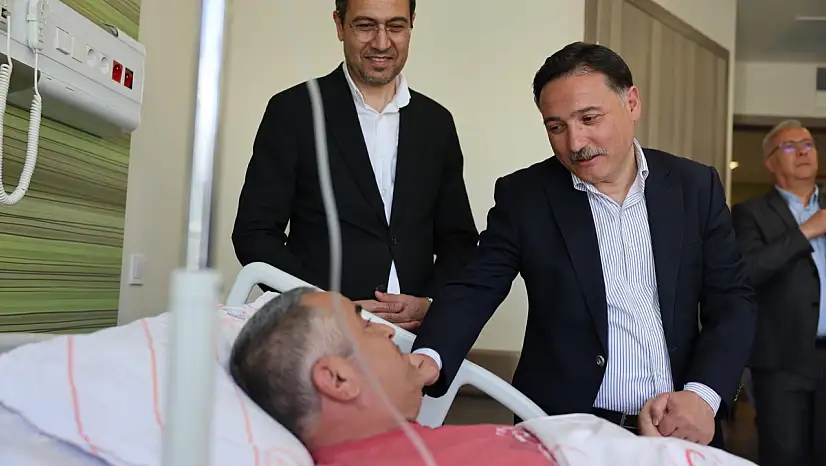 Kayseri'de hastalara sürpriz ziyaret: Geçmiş olsun ziyaretine gitti!