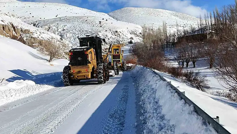 Kayseri'de kapanan yollar ulaşıma açıldı