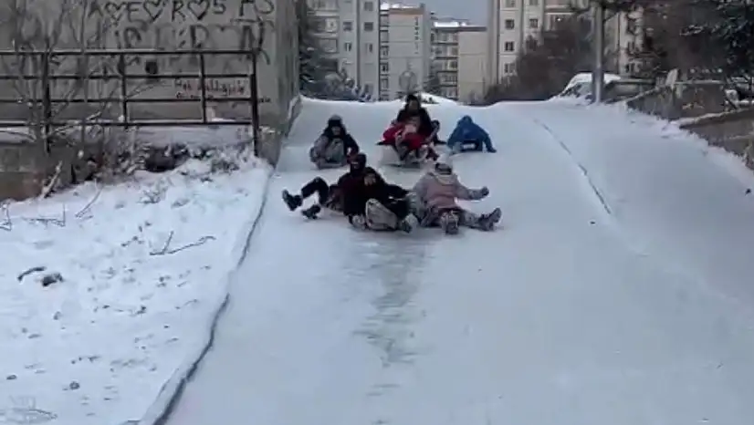 Kayseri'de kış eğlencesi sokaklara taştı