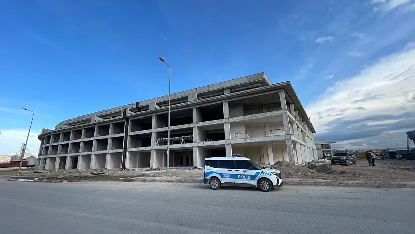 Kayseri'de korkutan anlar: İnşaattan düşen işçi...