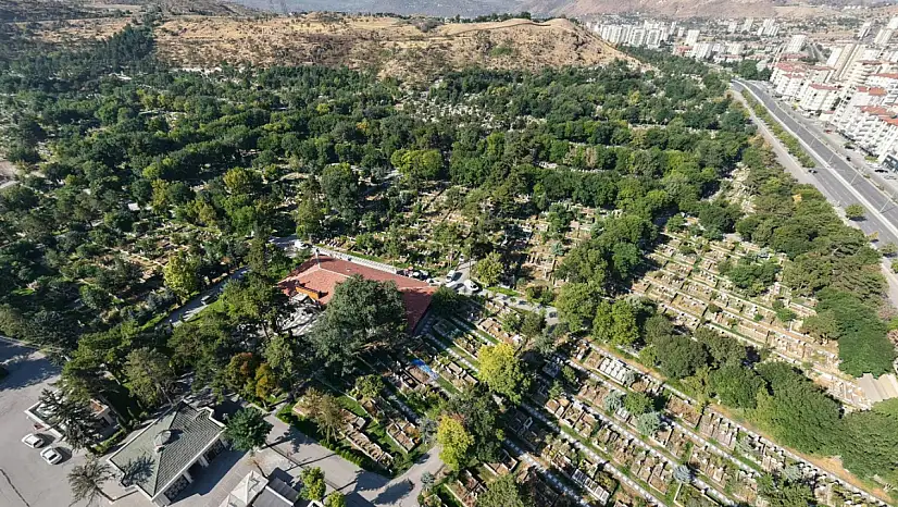 Kayseri'de mezarlık hareketliliği! 24 milyonluk imzalar atıldı