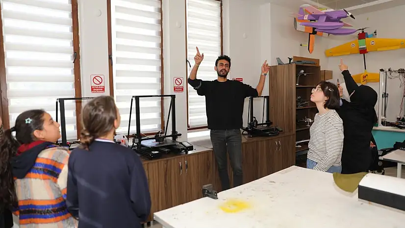 Kayseri'de model uçak, yazılım ve insansız hava araçları üzerine uygulamalı eğitim