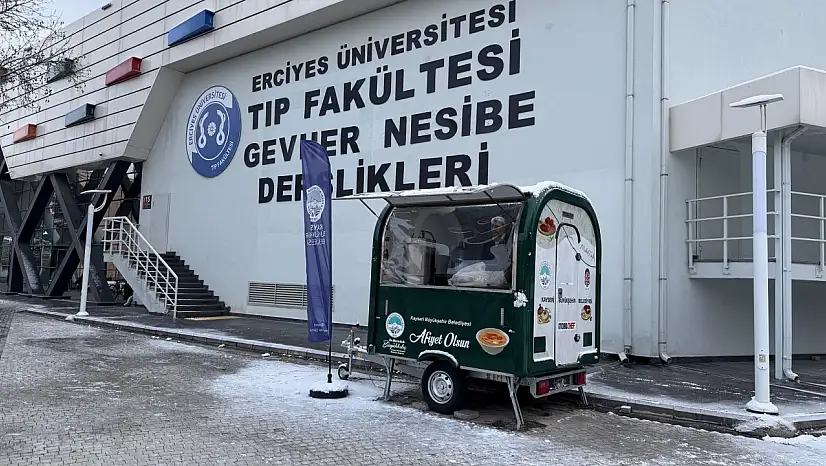 Kayseri'de öğrenciler 1,4 milyon bardak sıcak çorba dağıtıldı!