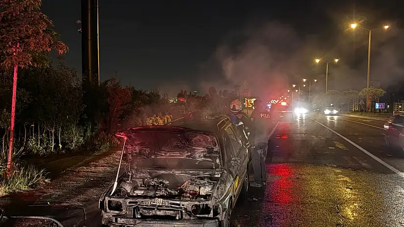Kayseri'de otomobilde yangın! Kullanılmaz hale geldi