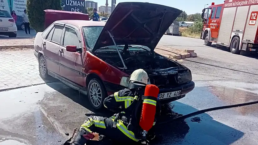 Kayseri'de park halindeki araç yandı!