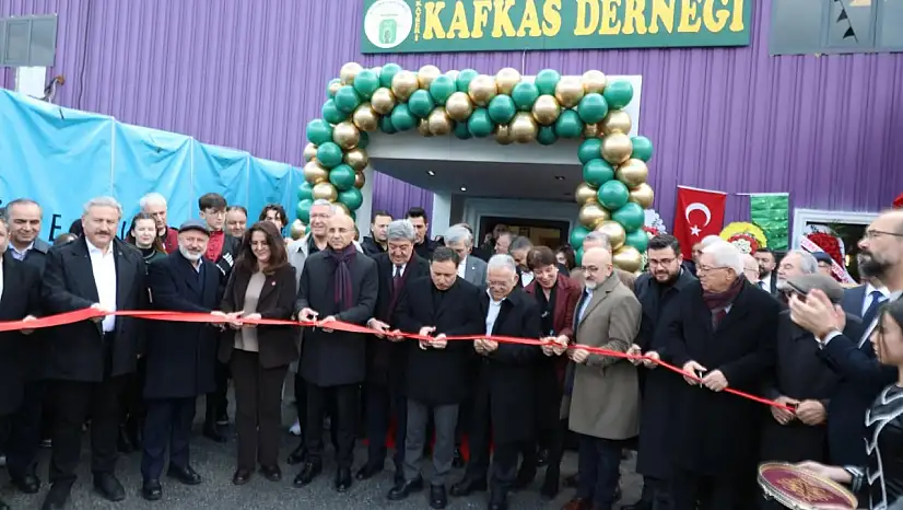 Kayseri'de protokolü buluşturan açılış: Et ile tırnak gibiyiz