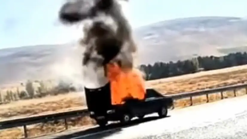 Kayseri'de seyir halindeki otomobil cayır cayır yandı
