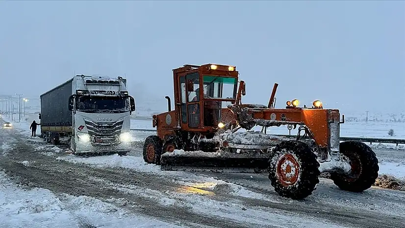 Kayseri'de sürücüler yolda kaldı! İşte kapalı güzergâhlar