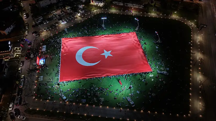 Kayseri'de tarihi an! Dünyanın en büyük Türk bayrağı açıldı