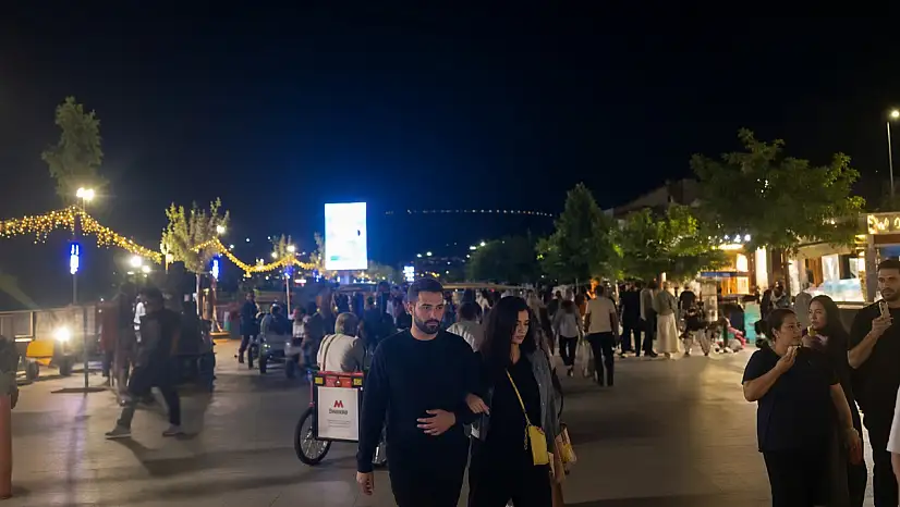 Kayseri'de tepki çeken görüntü! Yürüyüş yolu karıştı