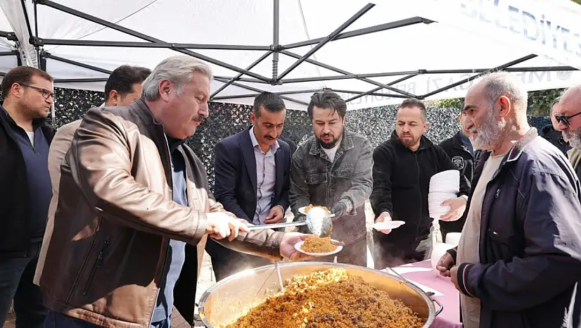 Kayseri'de ücretsiz etli pilav dağıtıldı