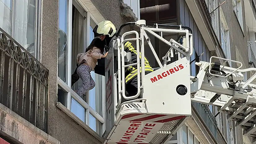 Kayseri'de yangında mahsur kaldılar: 1'i bebek 5 kişi...