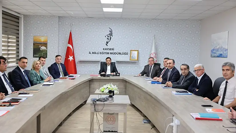 Kayseri'de yeni eğitim yılı öncesi kritik toplantı: Vali Çiçek'e kapsamlı sunum!