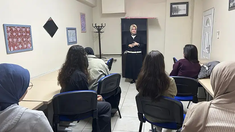 Kayseri'de yurt öğrencileri psikolojik ilk yardımı öğrendi