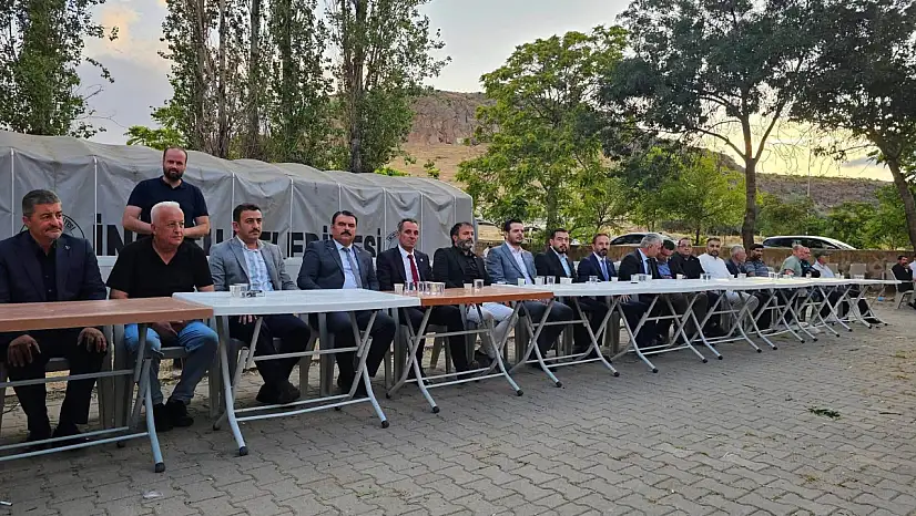 Kayseri'deki YRP'liler bu düğünde buluştu! Başkan'ın oğlu evlendi