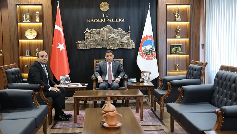 Kayseri'den yola çıktı Kars'a gidiyor! Valiye ziyaret
