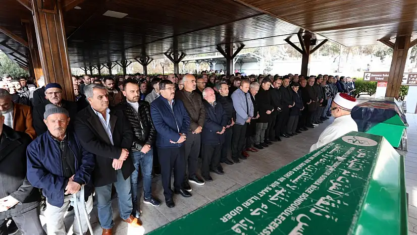Kayseri İl Müdürü annesini son yolculuğuna uğurladı!