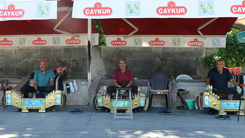 Kayseri Kalesi'ni ayakta tutan 3 usta!